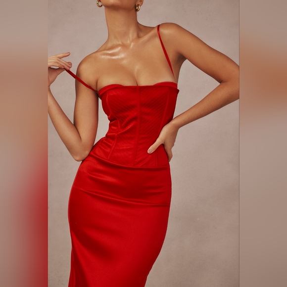 Red Satin 'Shani' House of CB- XS (Plus Cup!) - Picture 4 of 16